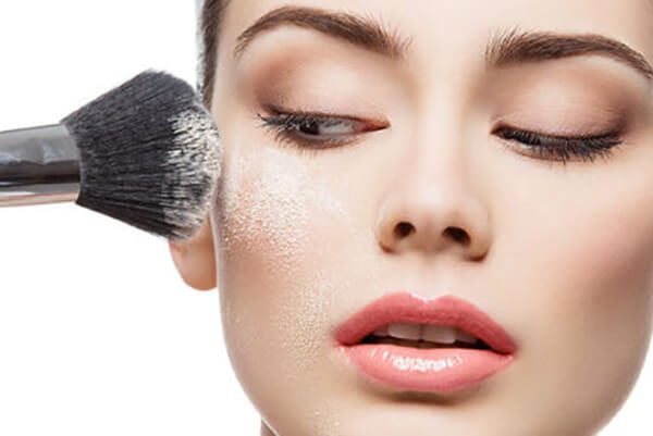 Mineral Make-up Auftragen